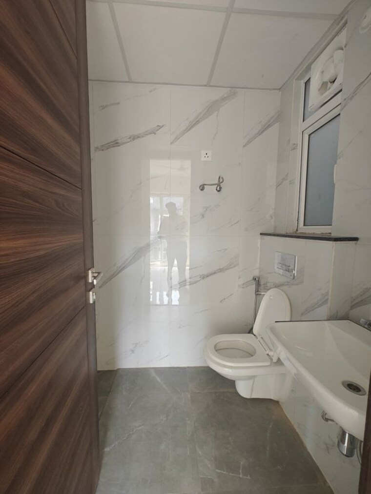 Bathroom, smart-world-gems 2.5 Bedroom 1200 Sq.Ft. Builder Floor In Sector 89 Gurgaon 10021327