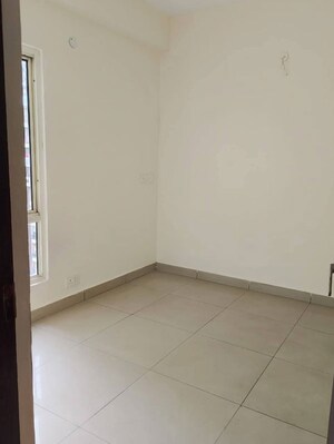 Room in 2 BHK Apartment at Amrapali Dream Valley, Tech Zone 4 Greater Noida – for Sale