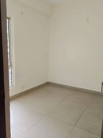 Room in 2 BHK Apartment at Amrapali Dream Valley, Tech Zone 4 Greater Noida – for Sale