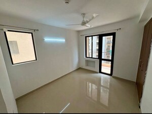 Room in 2 BHK Apartment at Amrapali Dream Valley, Tech Zone 4 Greater Noida – for Sale