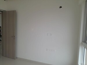 Room in 2 BHK Apartment at Avant Hillway, Goregaon East – for Rent