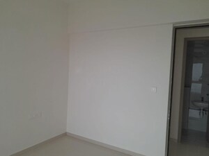 Room in 2 BHK Apartment at Avant Hillway, Goregaon East – for Rent