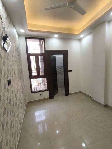 Room in 2 BHK Builder Floor at Maya Homes, Indrapuram – for Sale