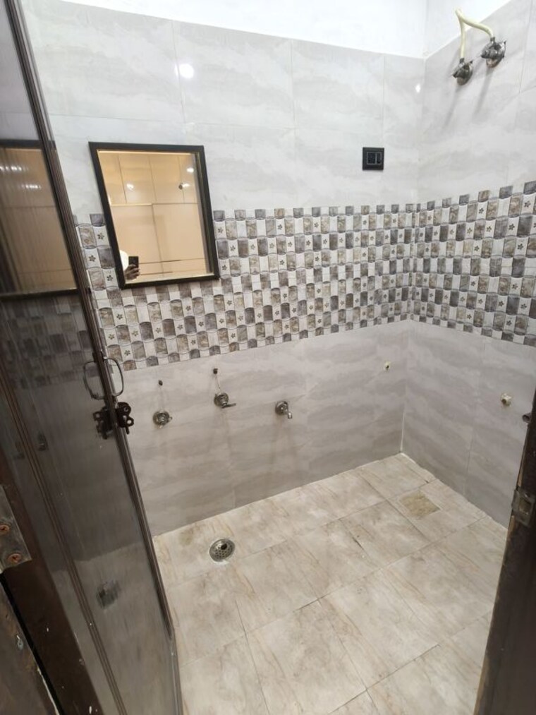 Bathroom, maya-homes 2 Bedroom 850 Sq.Ft. Builder Floor In Indrapuram Ghaziabad 10021379