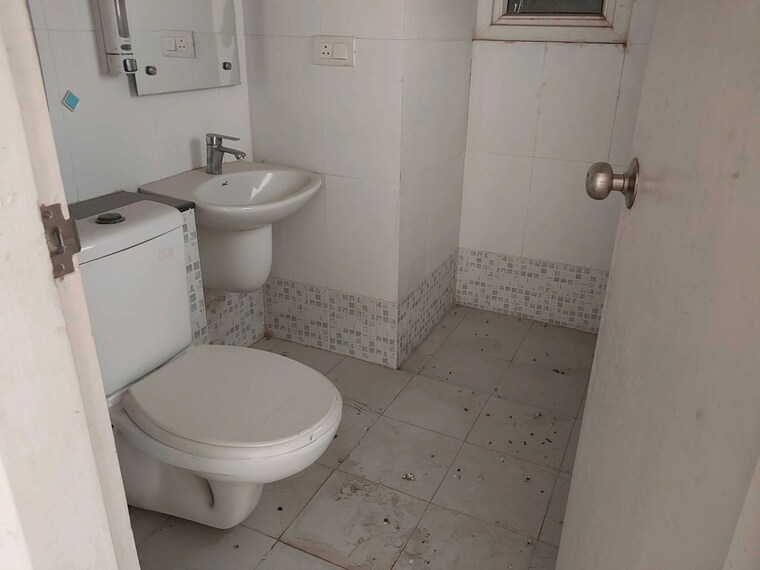 Bathroom, chd-avenue-71 3.5 Bedroom 1200 Sq.Ft. Apartment In Sector 71 Gurgaon 10021334