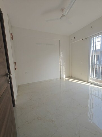 Room in 3.5 BHK Builder Floor at Smart World Gems, Sector 89 – for Rent