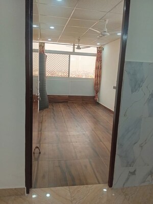 Bathroom in 3 BHK Builder Floor at Kamras Apartment, Indrapuram – for Sale