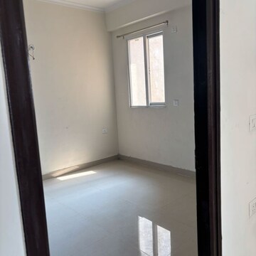 Room in 3 BHK Apartment at Amrapali Crystal Homes, Sector 76 – for Rent