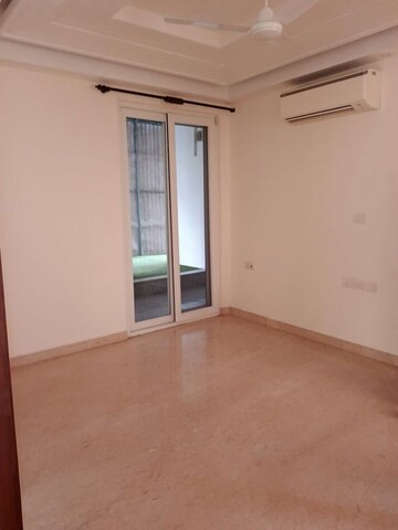 Room in 4 BHK Builder Floor at Defence Colony – for Rent