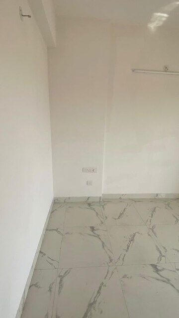 Room in 2 BHK Apartment at ACE Platinum, Zeta I Greater Noida – for Rent