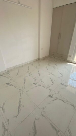 Room in 2 BHK Apartment at ACE Platinum, Zeta I Greater Noida – for Rent