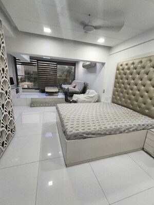 2 BHK Apartment For Rent in Juhu