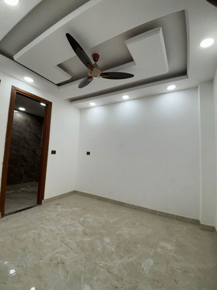 Room, govindpuri 3 Bedroom 90 Sq.Yd. Builder Floor In Govindpuri Delhi 10021461