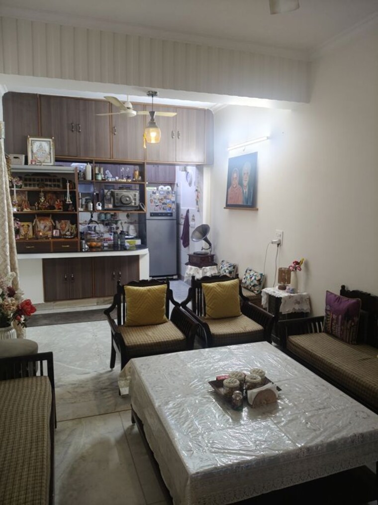 Living Room, pant nagar 3 Bedroom 900 Sq.Ft. Builder Floor In Pant Nagar Delhi 10021514