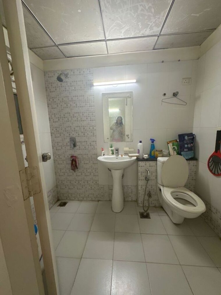 Bathroom, chd-avenue-71 3.5 Bedroom 1600 Sq.Ft. Apartment In Sector 71 Gurgaon 10021480