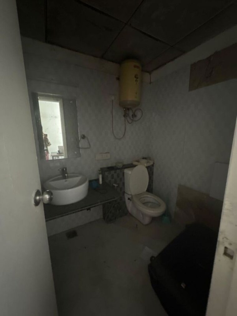 Bathroom, chd-avenue-71 3.5 Bedroom 1600 Sq.Ft. Apartment In Sector 71 Gurgaon 10021480