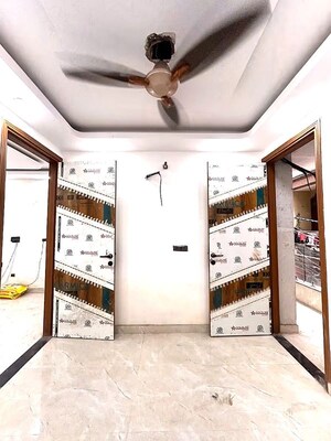 Room in 3 BHK Builder Floor at Govindpuri – for Sale