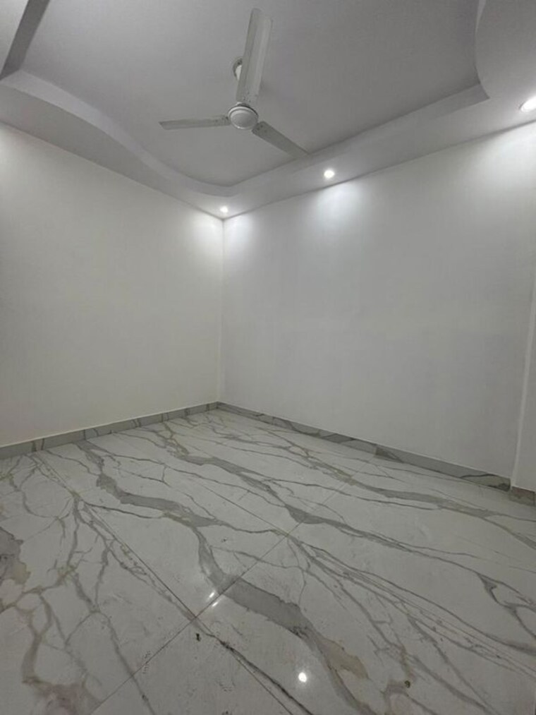 Room, govindpuri 3 Bedroom 90 Sq.Yd. Builder Floor In Govindpuri Delhi 10021513