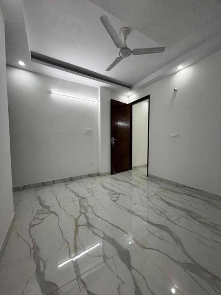 Room, govindpuri 3 Bedroom 90 Sq.Yd. Builder Floor In Govindpuri Delhi 10021513