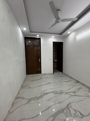 Room in 3 BHK Builder Floor at Govindpuri – for Sale