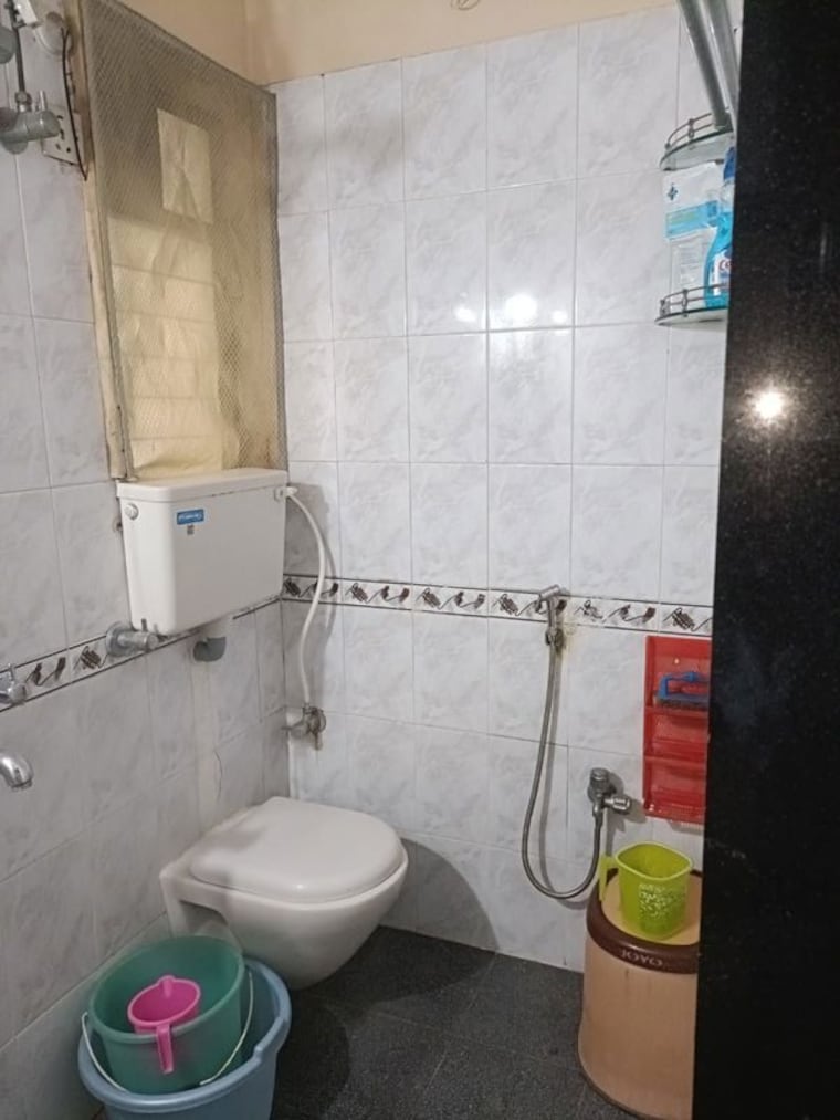 Bathroom, dheeraj-darshan 2 Bedroom 950 Sq.Ft. Apartment In Jogeshwari East Mumbai 10021623