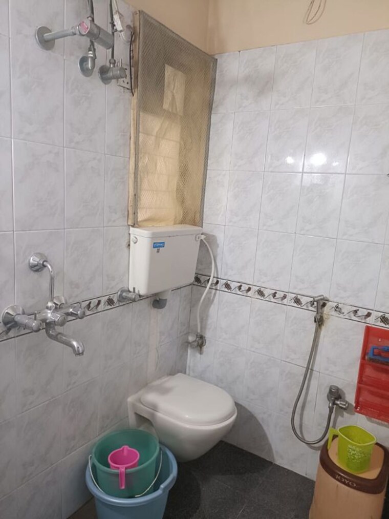 Bathroom, dheeraj-darshan 2 Bedroom 950 Sq.Ft. Apartment In Jogeshwari East Mumbai 10021623