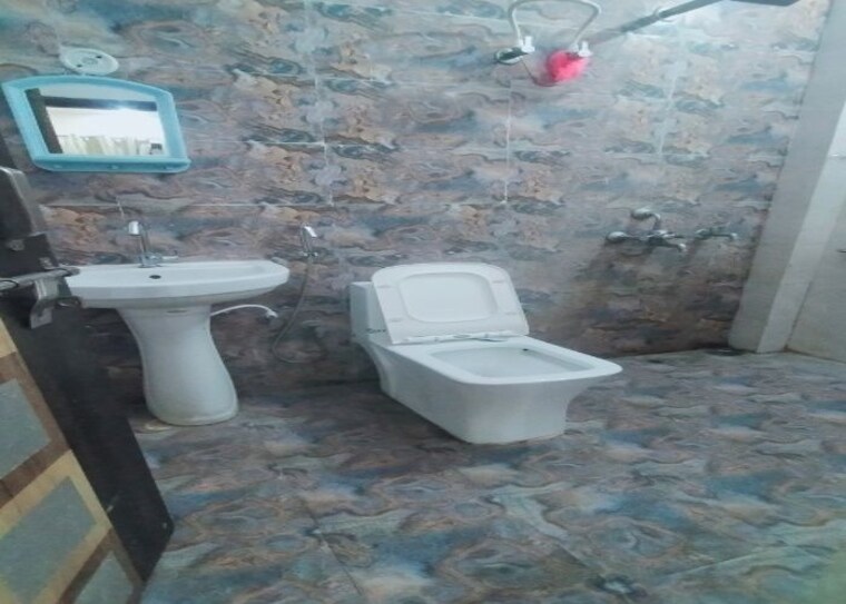 Bathroom, gomti nagar 3.5 Bedroom 2200 Sq.Ft. Apartment In Gomti Nagar Lucknow 10021611