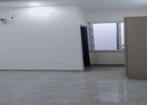 Room in 3.5 BHK Apartment at Gomti Nagar – for Rent