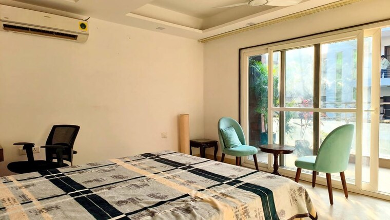 Bedroom, hong-kong-bazaar 5 Bedroom 4000 Sq.Ft. Builder Floor In Sector 57 Gurgaon 10021561