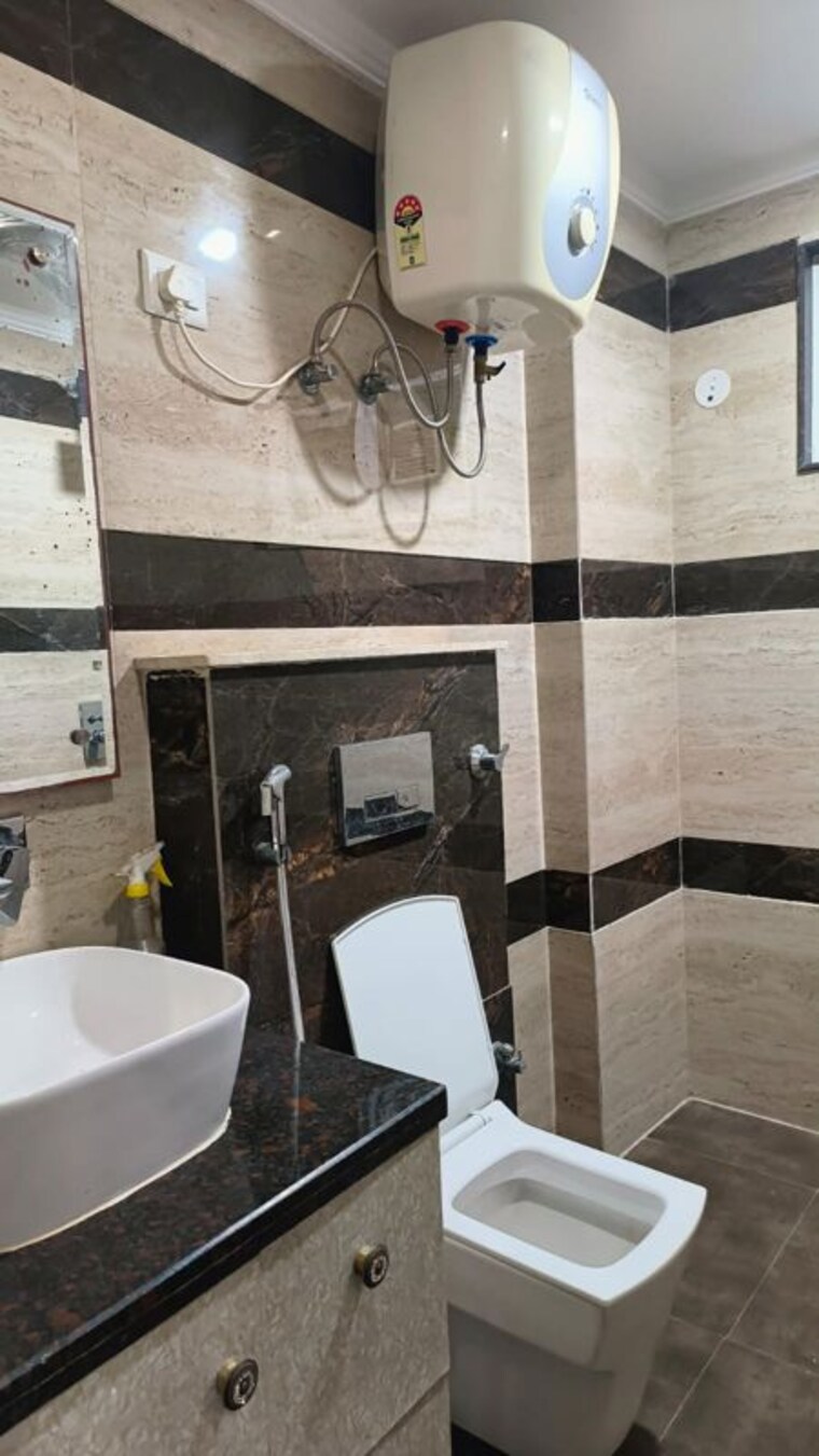 Bathroom, hong-kong-bazaar 5 Bedroom 4000 Sq.Ft. Builder Floor In Sector 57 Gurgaon 10021561