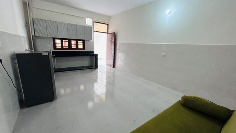 Room, delhi-heights 1 Bedroom 100 Sq.Yd. Apartment In Gazipur Delhi 10021718