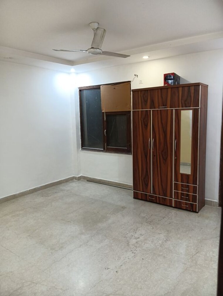 Room, sector 52 3 Bedroom 500 Sq.Yd. Builder Floor In Sector 52 Gurgaon 10021737