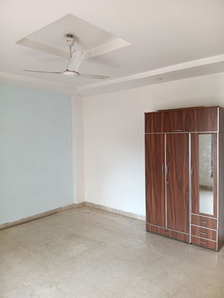 Room, sector 52 3 Bedroom 500 Sq.Yd. Builder Floor In Sector 52 Gurgaon 10021737