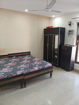 Bedroom in 3 BHK Builder Floor at Sector 52 – for Rent