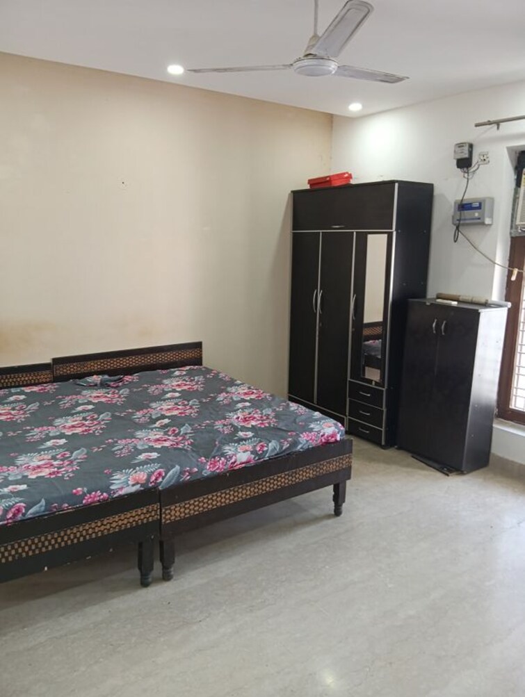 Bedroom, sector 52 3 Bedroom 500 Sq.Yd. Builder Floor In Sector 52 Gurgaon 10021767