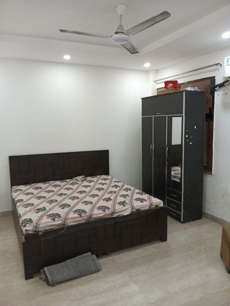 Bedroom, sector 52 3 Bedroom 500 Sq.Yd. Builder Floor In Sector 52 Gurgaon 10021767