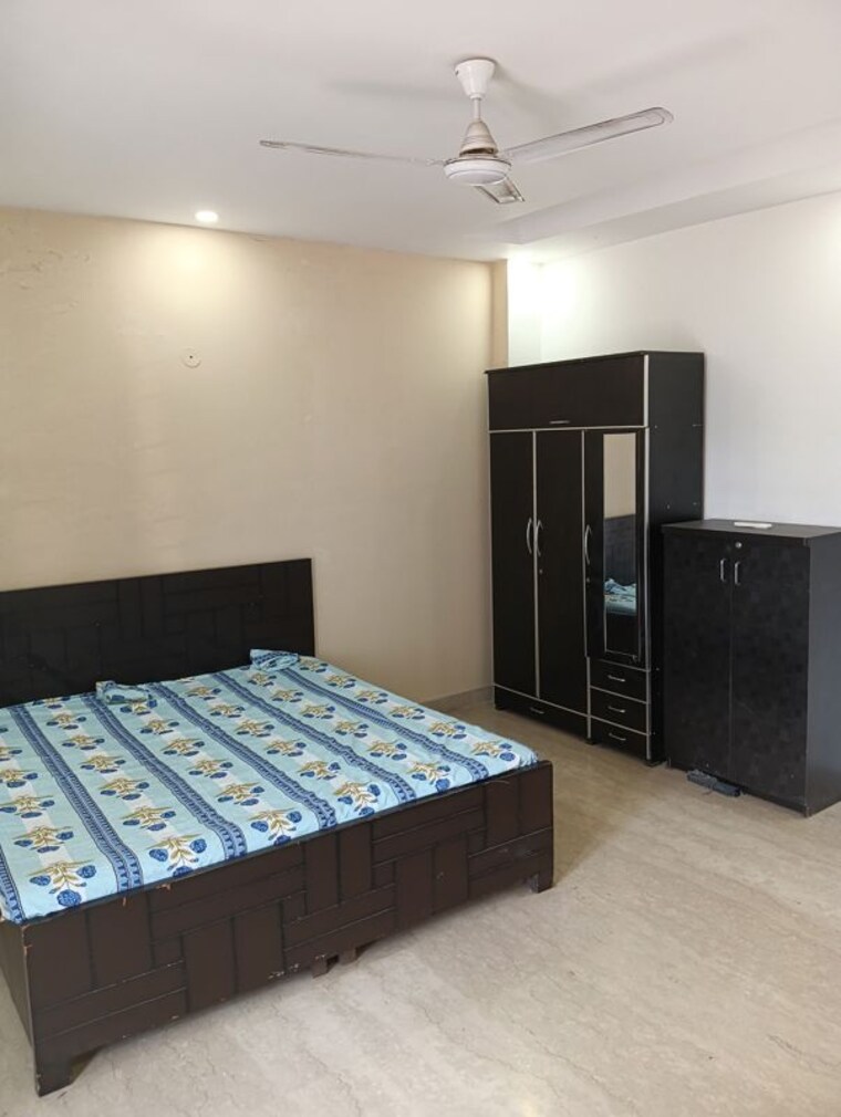 Bedroom, sector 52 3 Bedroom 500 Sq.Yd. Builder Floor In Sector 52 Gurgaon 10021767