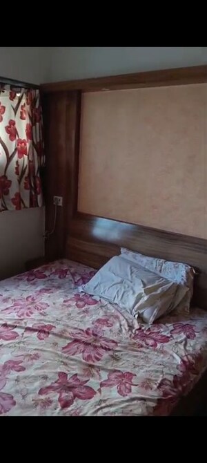 Bedroom in 2 BHK Apartment at Takshila CHS, Andheri East – for Rent