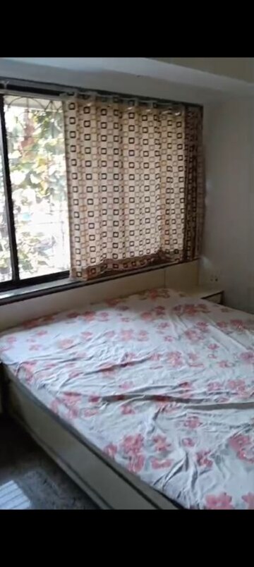 Bedroom in 2 BHK Apartment at Takshila CHS, Andheri East – for Rent