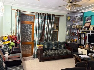 Living Room in 2 BHK Apartment at Maple Heights, Sector 43 – for Rent