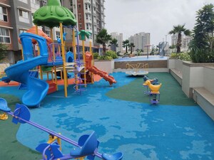 Swimming Pool in 2 BHK Apartment at Wadhwa TW Gardens, Kandivali East – for Rent