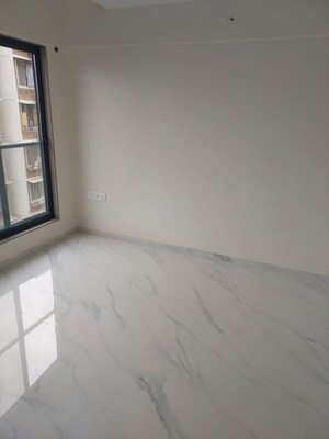 Room in 3 BHK Apartment at Runwal Nirvana, Parel – for Rent