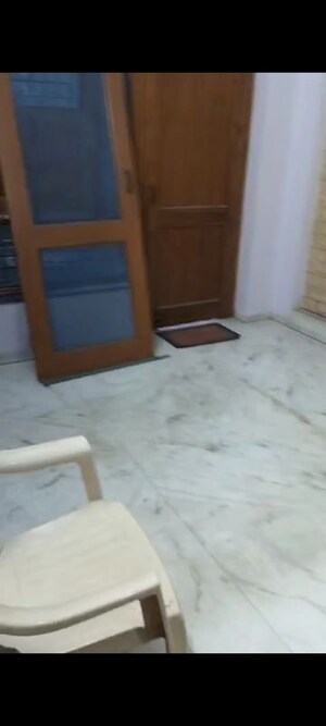 Room in 1.5 BHK Independent House at RWA Apartments Sector 26, Sector 26 – for Rent