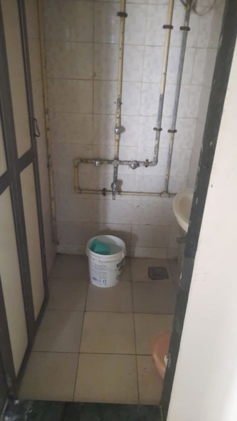 Bathroom, mahalaxmi-chs-worli 1 Bedroom 350 Sq.Ft. Apartment In Worli Mumbai 10022108