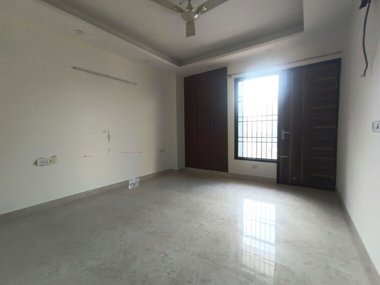 Room, sector 52 3 Bedroom 270 Sq.Yd. Builder Floor In Sector 52 Gurgaon 10022112
