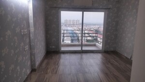 Room in 1 BHK Apartment at Paramount Golfforeste, Zeta I Greater Noida – for Rent