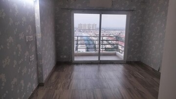 Room in 1 BHK Apartment at Paramount Golfforeste, Zeta I Greater Noida – for Rent
