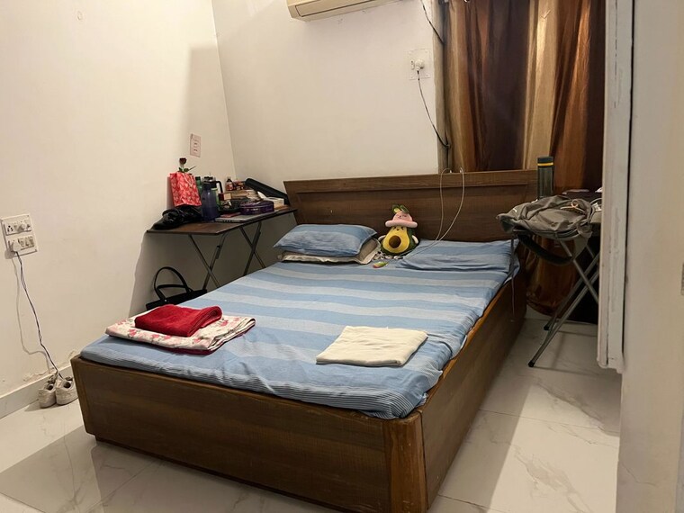 Bedroom, vile parle west 1.5 Bedroom 500 Sq.Ft. Apartment In Vile Parle West Mumbai 10022151