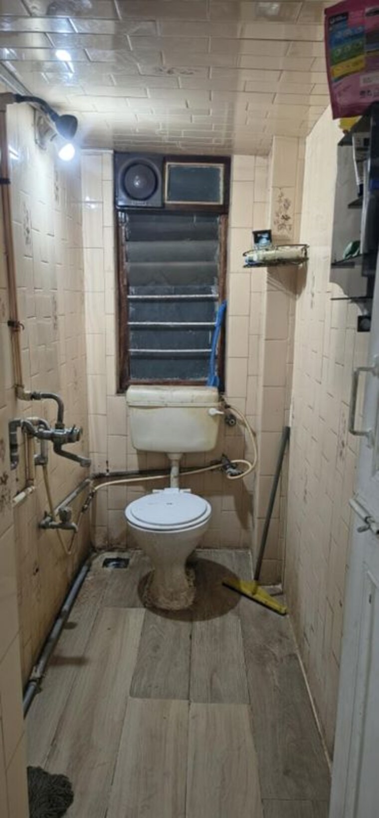 Attached Bathroom, vile parle west 1.5 Bedroom 500 Sq.Ft. Apartment In Vile Parle West Mumbai 10022151