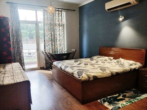 Bedroom in 4 BHK Apartment at Suncity Essel Tower, Sector 28 – for Rent